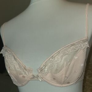 Elegant Lace Trimmed Bra in Cream